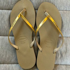 HAVAIANAS | Gold Metallic Flip Flops